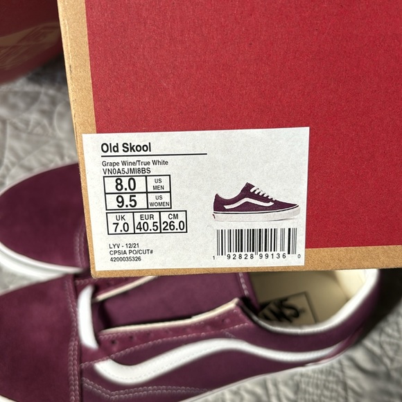 Brand New Vans Sneakers - Picture 6 of 6